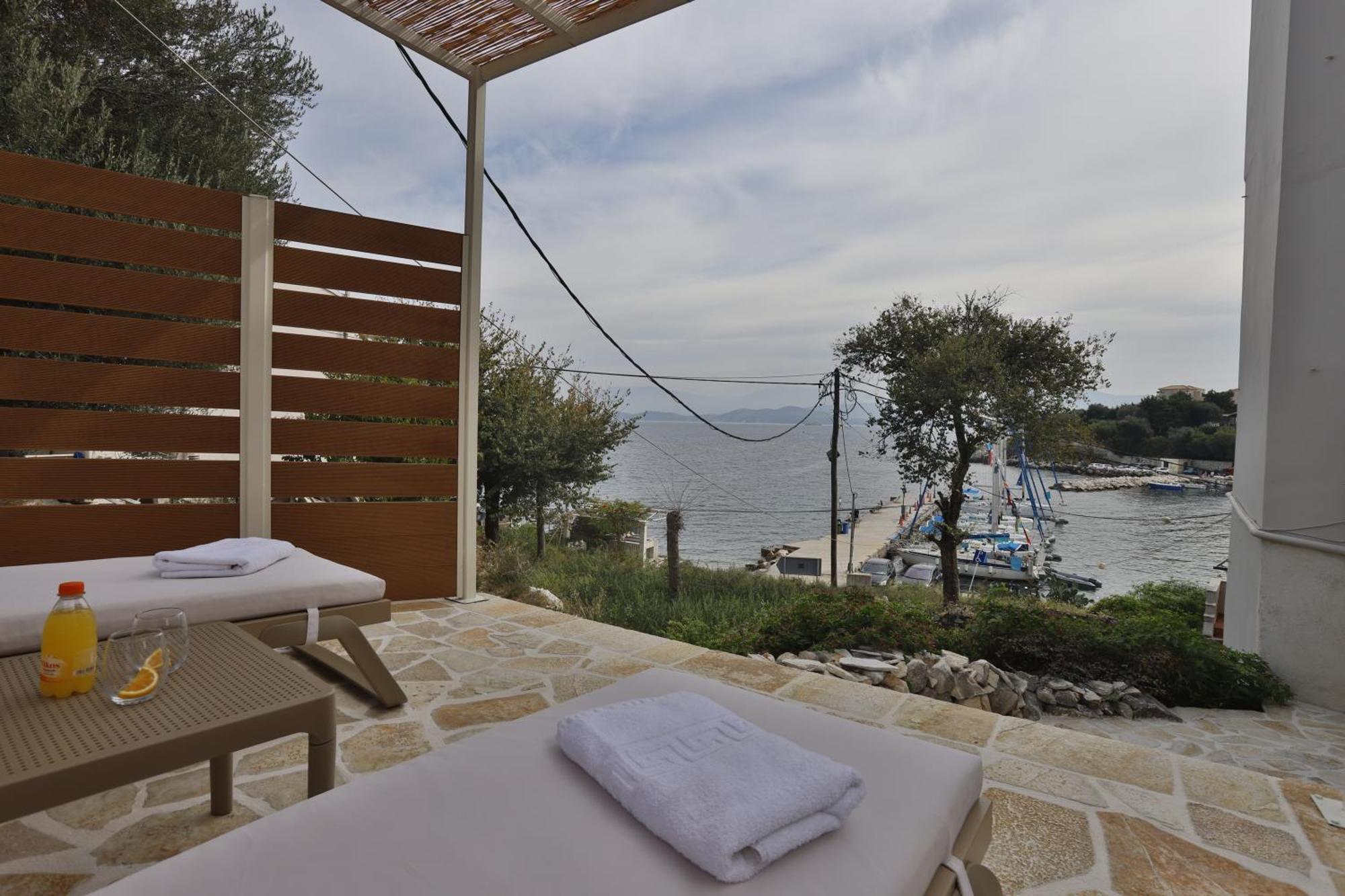 Kassiopi Seafront Elegant Apartments Exterior photo