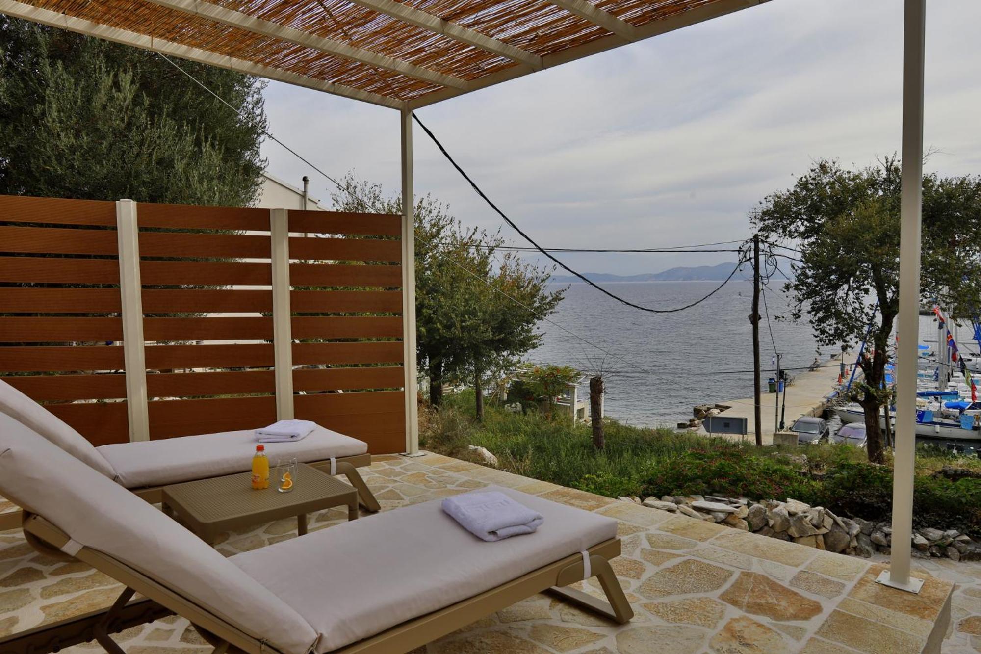 Kassiopi Seafront Elegant Apartments Exterior photo