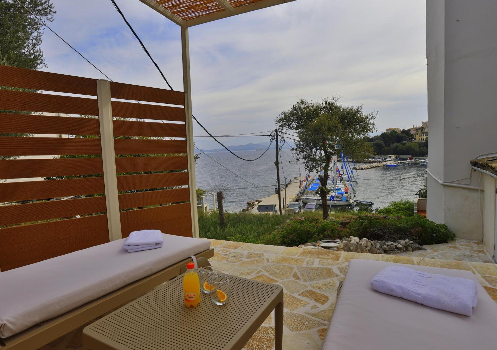 Kassiopi Seafront Elegant Apartments Exterior photo